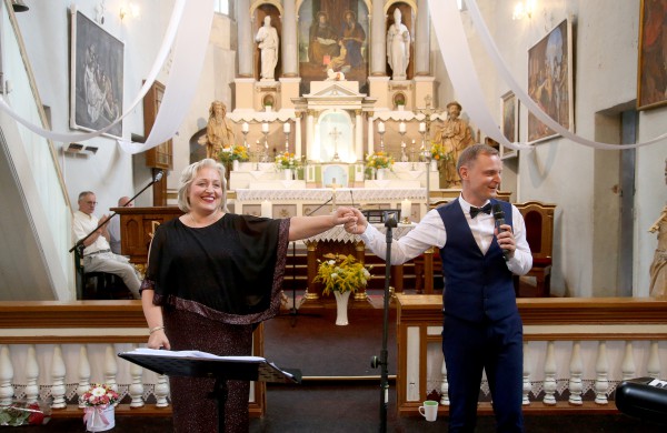 Viešniai iš Amerikos plojo pilna Skarulių bažnyčia