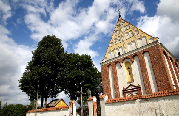 Viešniai iš Amerikos plojo pilna Skarulių bažnyčia