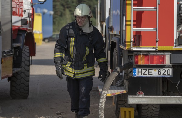 Skaruliuose degė biokurui paruoštos pjuvenos