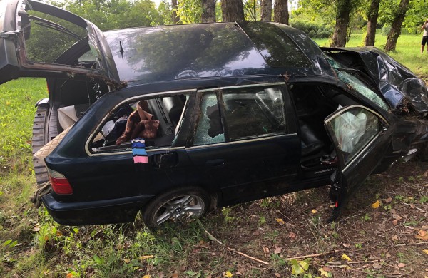 Girtas BMW vairuotojas skriejo apie 100 metrų