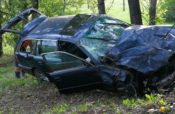 Girtas BMW vairuotojas skriejo apie 100 metrų