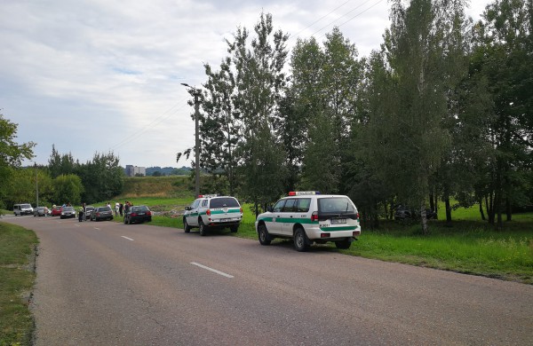 Girtas BMW vairuotojas skriejo apie 100 metrų