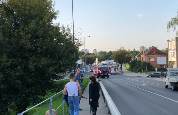 Neeilinė situacija ant Jonavos tilto per Nerį  - sukviestos gelbėjimo tarnybos 