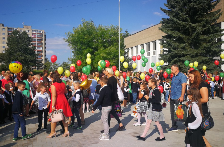 Tegul naujieji mokslo metai visiems jums suteikia plačių pažinimo erdvių