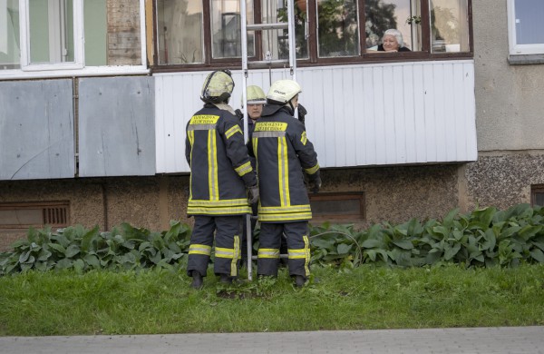 Dėl šiukšlių kaupikės kenčia ir kaimynai, ir tarnybos 