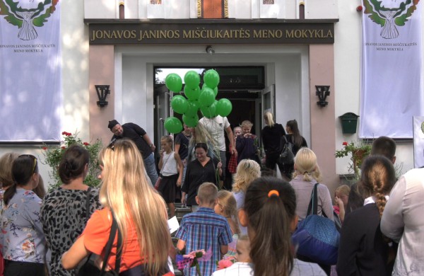 Janinos Miščiukaitės meno mokykloje naujus mokslo metus pasitiko apie 120 pirmokėlių