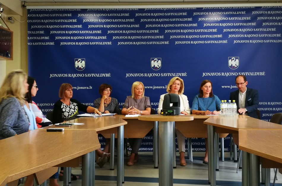 Spaudos konferencijoje – apie LR vaiko teisių apsaugos pagrindų įstatymą