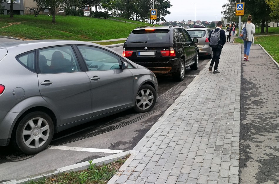 Daugiau nei 10 vairuotojų sulauks baudų už KET pažeidimus šalia mokyklų