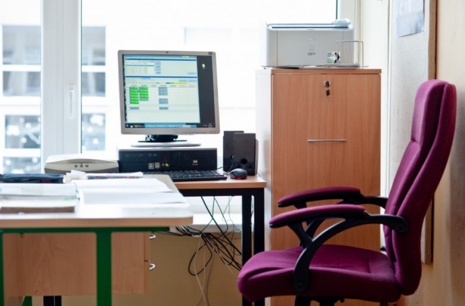 Siekdama optimizuoti darbuotojų skaičių ministerija skatina diskriminuoti vyresnius pedagogus