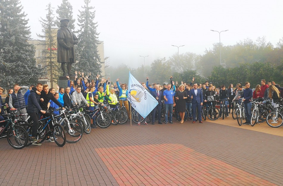 Daugiau nei 100 „raliečių“ dviračiais išriedėjo į miestą