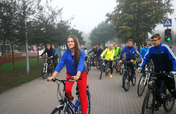 Daugiau nei 100 „raliečių“ dviračiais išriedėjo į miestą
