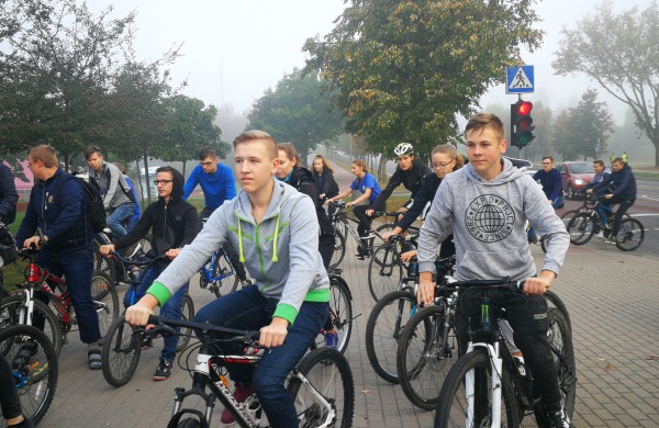 Daugiau nei 100 „raliečių“ dviračiais išriedėjo į miestą