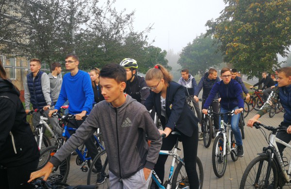 Daugiau nei 100 „raliečių“ dviračiais išriedėjo į miestą