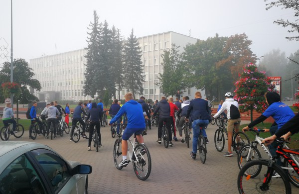 Daugiau nei 100 „raliečių“ dviračiais išriedėjo į miestą