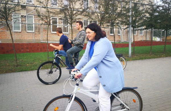 Daugiau nei 100 „raliečių“ dviračiais išriedėjo į miestą