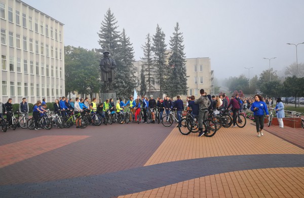 Daugiau nei 100 „raliečių“ dviračiais išriedėjo į miestą