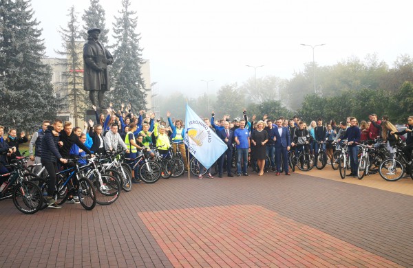 Daugiau nei 100 „raliečių“ dviračiais išriedėjo į miestą