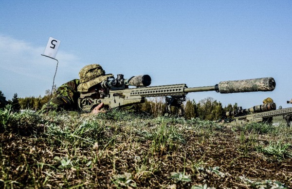 Snaiperiai iš devynių NATO valstybių ir Ukrainos Rukloje varžėsi dėl taikliausiojo titulo