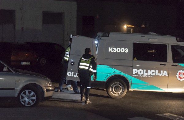 Per vieną parą – girtuoklystės, avarijos ir vagystės
