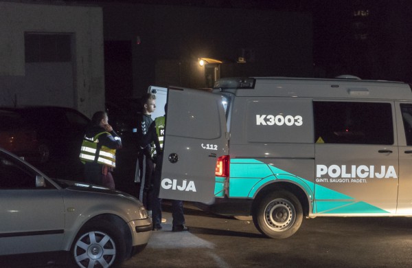 Per vieną parą – girtuoklystės, avarijos ir vagystės