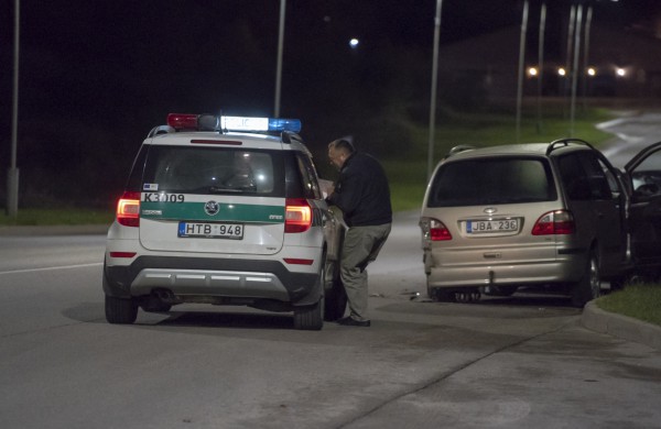 Per vieną parą – girtuoklystės, avarijos ir vagystės