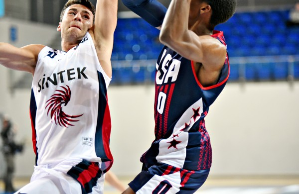 „Sintek-Jonava“ įveikė daugiau nei pusę savo komandos taškų pelniusių brolių Ballų ekipą