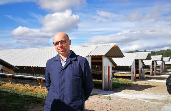 Kailinių žvėrelių ūkis - paneigta informacija dėl kankinamų gyvūnų bei sklindančio dvoko