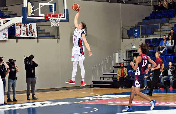 Antrą kartą Ballų ekipą įveikusi „Sintek-Jonava“ tapo Jonavos rajono mero taurės laimėtoja