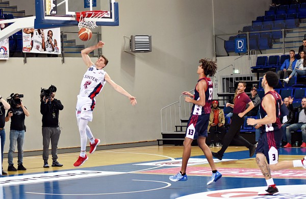 Antrą kartą Ballų ekipą įveikusi „Sintek-Jonava“ tapo Jonavos rajono mero taurės laimėtoja