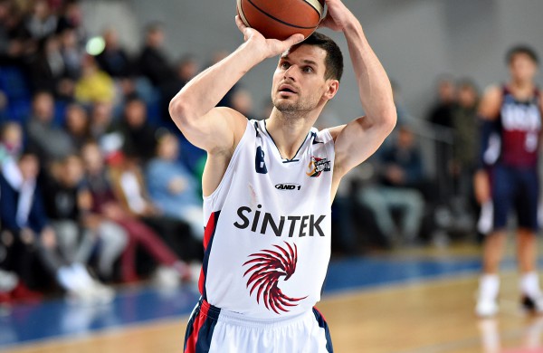 Antrą kartą Ballų ekipą įveikusi „Sintek-Jonava“ tapo Jonavos rajono mero taurės laimėtoja