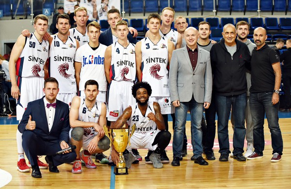 Antrą kartą Ballų ekipą įveikusi „Sintek-Jonava“ tapo Jonavos rajono mero taurės laimėtoja