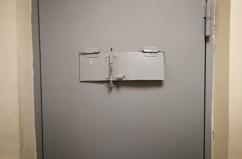 Alkoholio vartojimo pasekmės – konfiskuotas ginklas ir areštinės grotos 