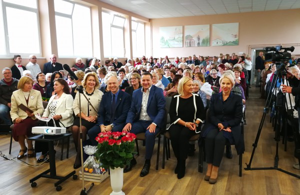 Jonavos suaugusiųjų ir mokymo centrui įteikta JT Taikos vėliava