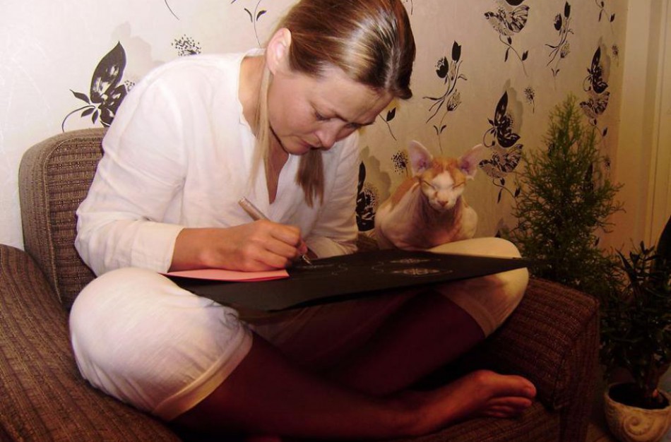 Pirmoji jonavietės piešta mandala gimė “iš lėkštės” (nuotraukų galerija)