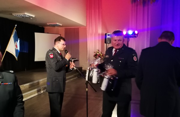 Policijos šventėje: padėkų bei gėlių jūra ir pareigūnių staigmena