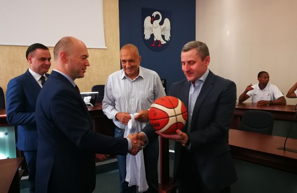 Jonavos rajono meras palinkėjo „Sintek-Jonavos“ klubui „atrakinti“ duris į LKL čempionatą