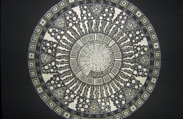 Pirmoji jonavietės piešta mandala gimė “iš lėkštės” (nuotraukų galerija)