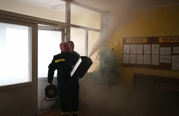 Karjeros dienos: dūmai, ugnis, sirenos, žmonių evakuacija