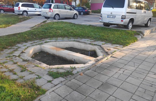 Kioskelį nukėlė, o sutvarkyti ar "užmiršo", ar laukiama nelaimės?