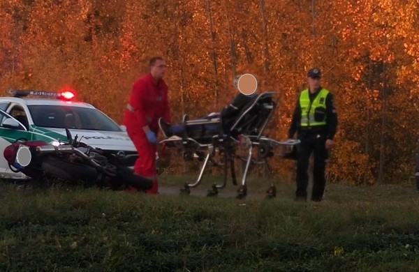 Motociklininkui nepavyko išvengti susidūrimo