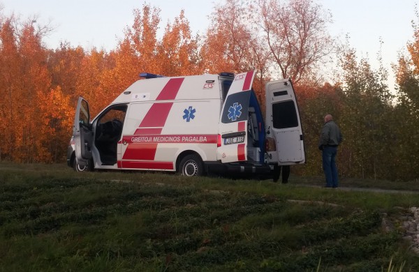 Motociklininkui nepavyko išvengti susidūrimo