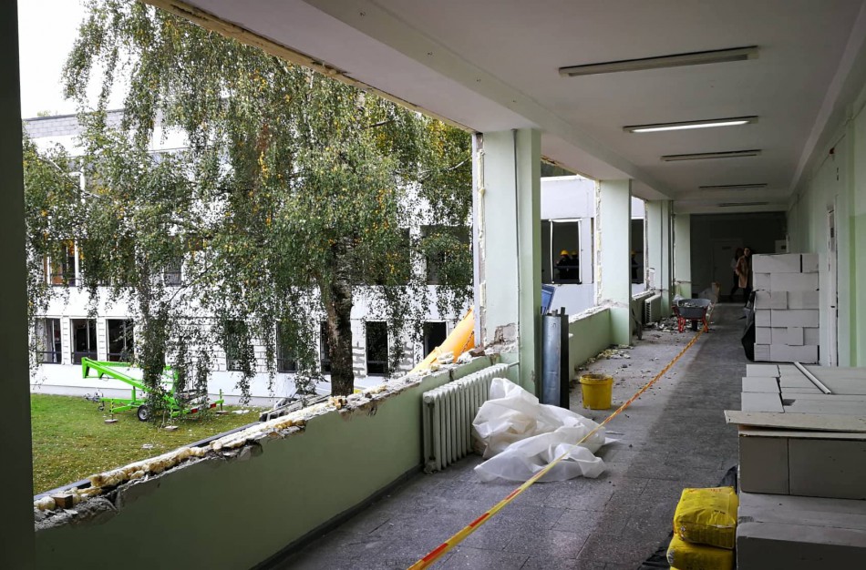 Statybininkai vėluoja atlikti darbus, o kalta lieka mokykla?