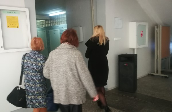 Statybininkai vėluoja atlikti darbus, o kalta lieka mokykla?