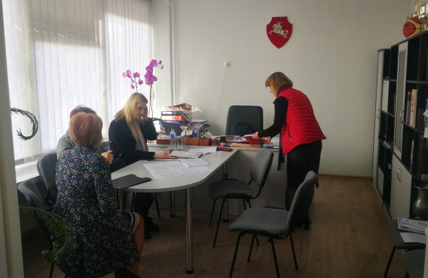 Statybininkai vėluoja atlikti darbus, o kalta lieka mokykla?