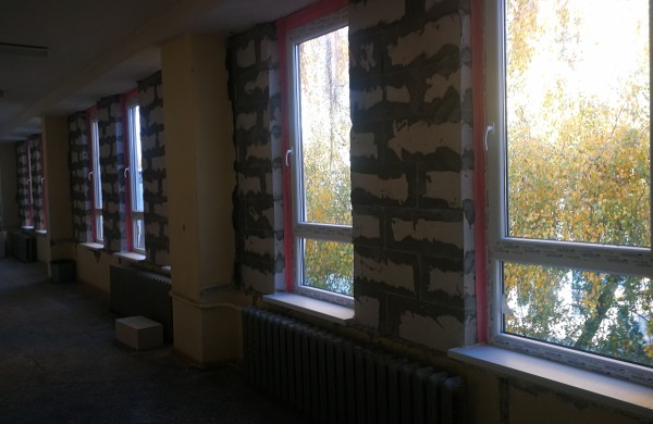 Statybininkai vėluoja atlikti darbus, o kalta lieka mokykla?