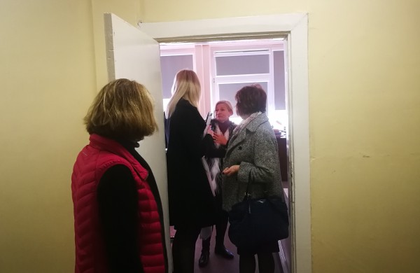 Statybininkai vėluoja atlikti darbus, o kalta lieka mokykla?