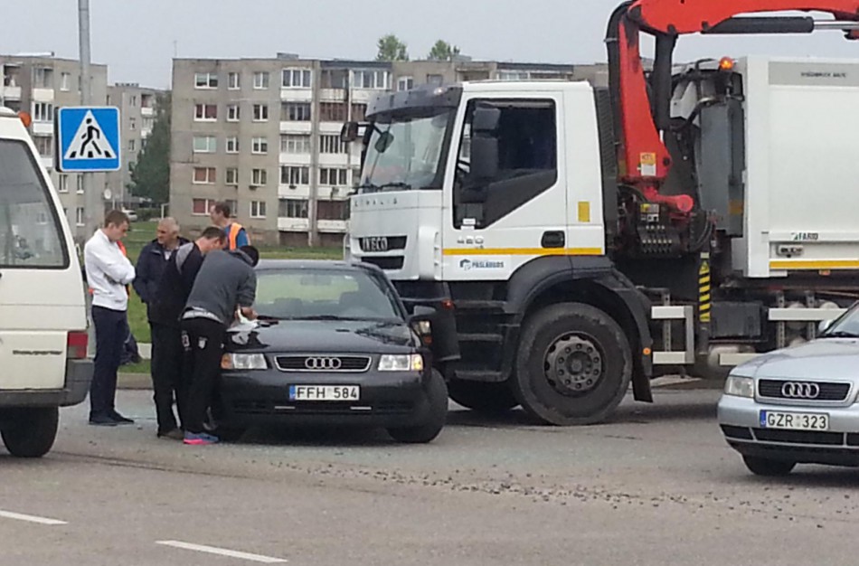 Į avariją pateko trys automobiliai