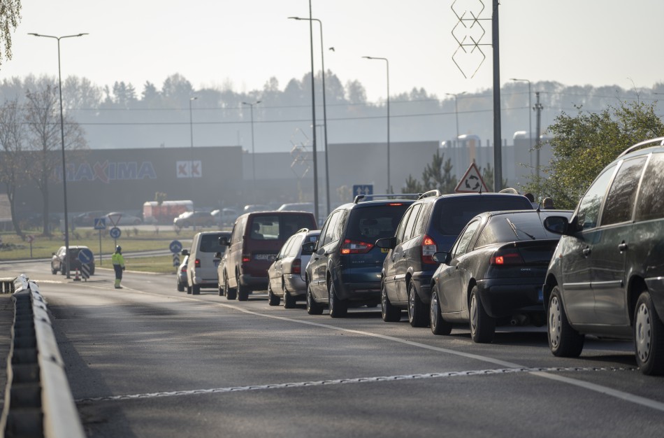 Kelių direkcija prašo vairuotojų kantrybės