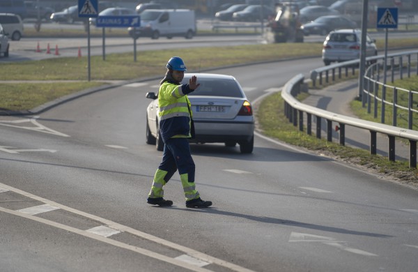 Kelių direkcija prašo vairuotojų kantrybės