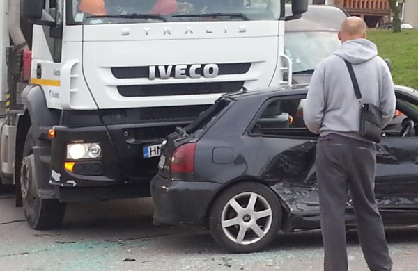 Į avariją pateko trys automobiliai